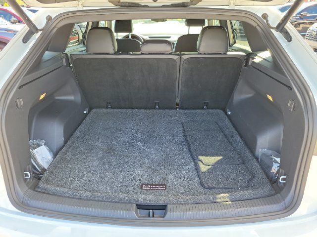 Used 2023 Volkswagen Atlas Cross Sport SE w/ Panoramic Sunroof Package FWD image 8