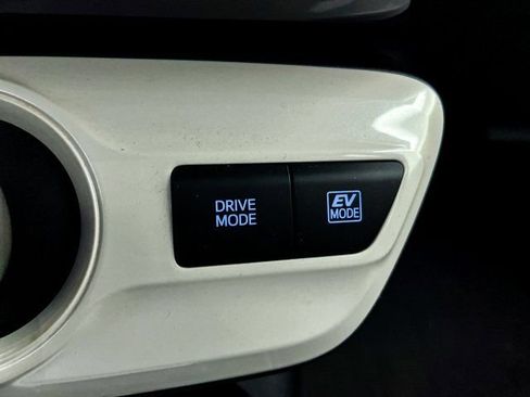 Used 2018 Toyota Prius Three Touring image 23