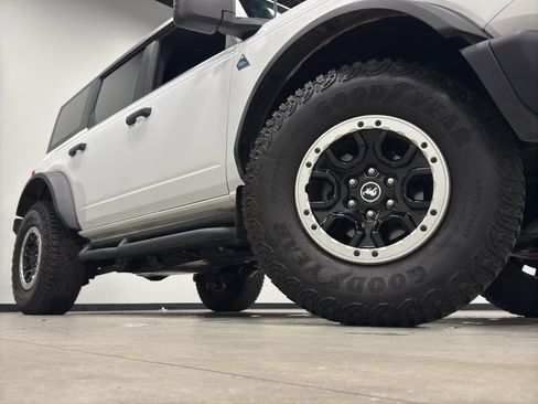 Used 2023 Ford Bronco Black Diamond w/ Sasquatch Package image 2