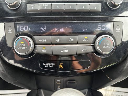 Used 2016 Nissan Rogue SV AWD/4WD image 25