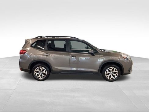 Used 2023 Subaru Forester Premium AWD/4WD image 5