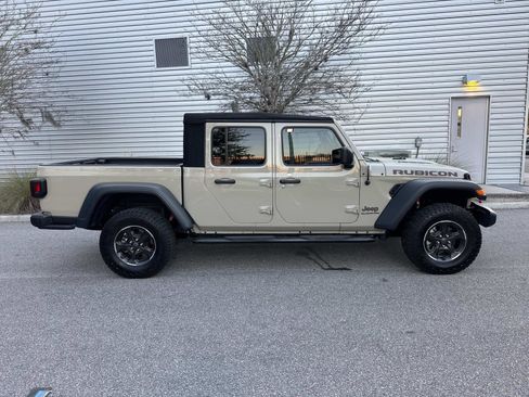 Used 2022 Jeep Gladiator Rubicon w/ Trailer Tow Package AWD/4WD image 6