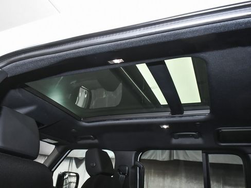 Used 2025 Land Rover Defender 110 S image 53