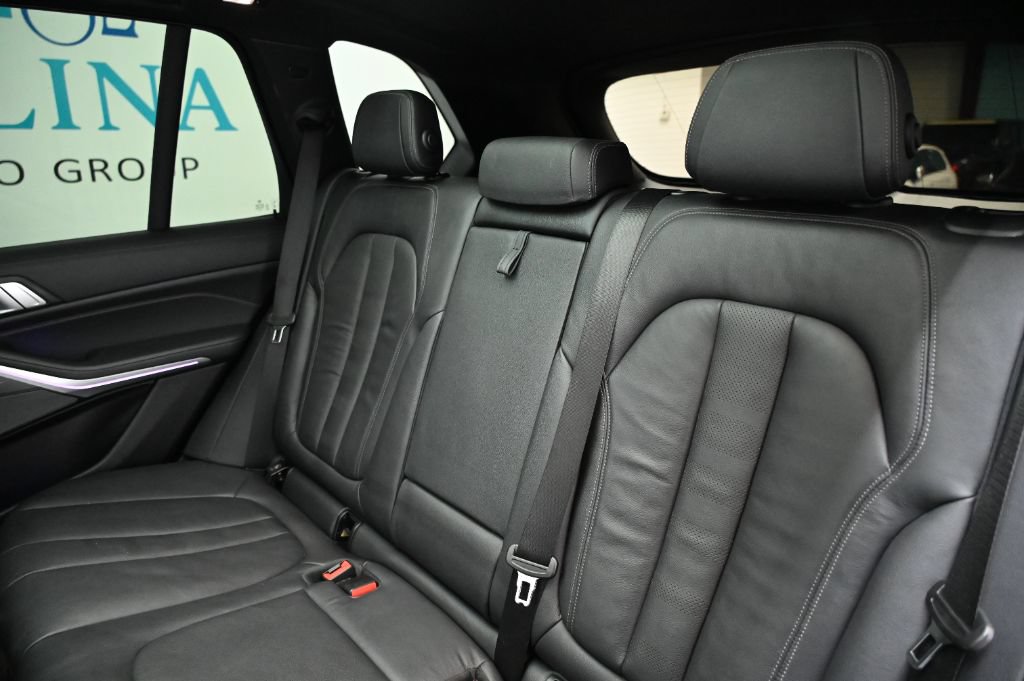 Used 2020 BMW X5 M50i w/ Premium Package AWD/4WD image 38