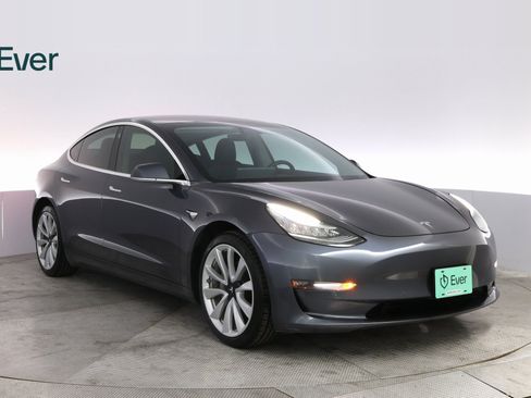Used 2019 Tesla Model 3 Standard Range Plus image 4