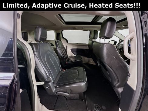 Used 2024 Chrysler Pacifica Limited image 30