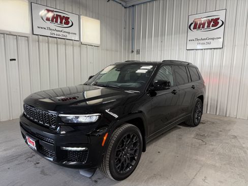 Used 2025 Jeep Grand Cherokee L Summit w/ Advanced Protech Group IV AWD/4WD image 17