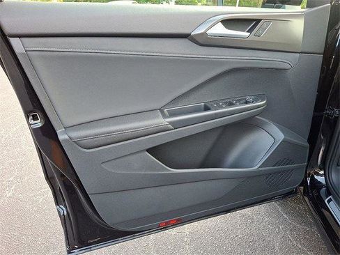 New 2025 Volkswagen Taos SE image 9
