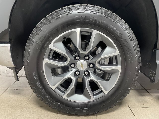 Used 2024 Chevrolet Silverado 1500 LT AWD/4WD image 7