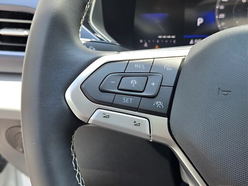 Certified 2023 Volkswagen Taos SE FWD image 24