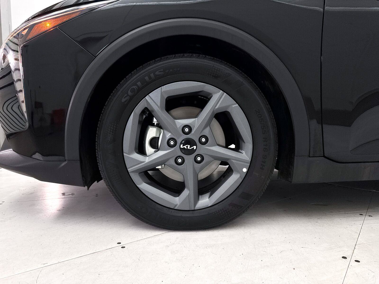 Used 2025 Kia K4 FWD image 14