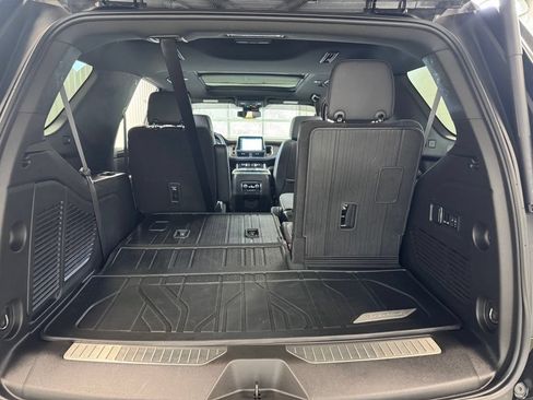 Used 2023 Chevrolet Tahoe Z71 w/ Luxury Package AWD/4WD image 28