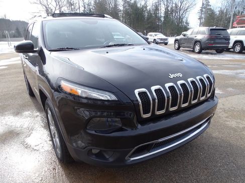 Used 2017 Jeep Cherokee Limited w/ Luxury Group image 4