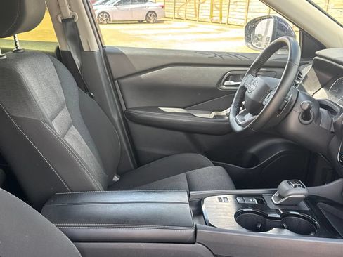 Certified 2025 Nissan Rogue SV FWD image 31