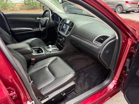 Used 2018 Chrysler 300 Touring L AWD/4WD image 19