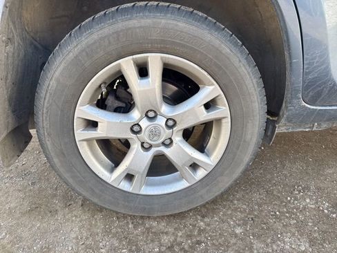 Used 2011 Toyota RAV4 4WD w/ Upgrade Value Pkg image 9