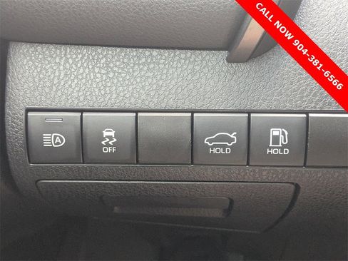 Used 2019 Toyota Camry SE image 25