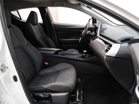 Used 2020 Toyota C-HR LE FWD image 30