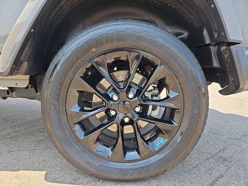 Used 2023 Jeep Wrangler Unlimited Sahara AWD/4WD image 36