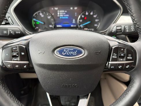 Used 2022 Ford Escape SE w/ Cold Weather Package image 23