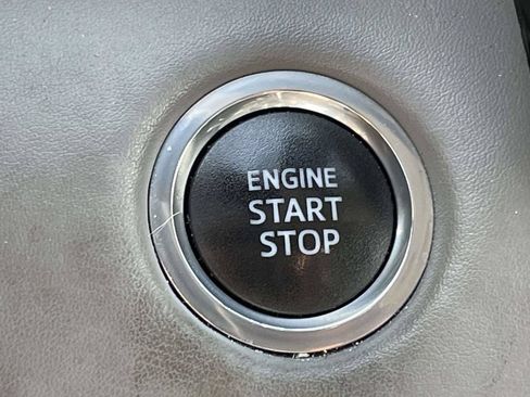 Used 2021 Toyota Highlander Limited FWD image 26