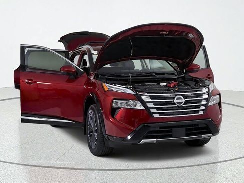 Used 2025 Nissan Rogue Platinum FWD image 9