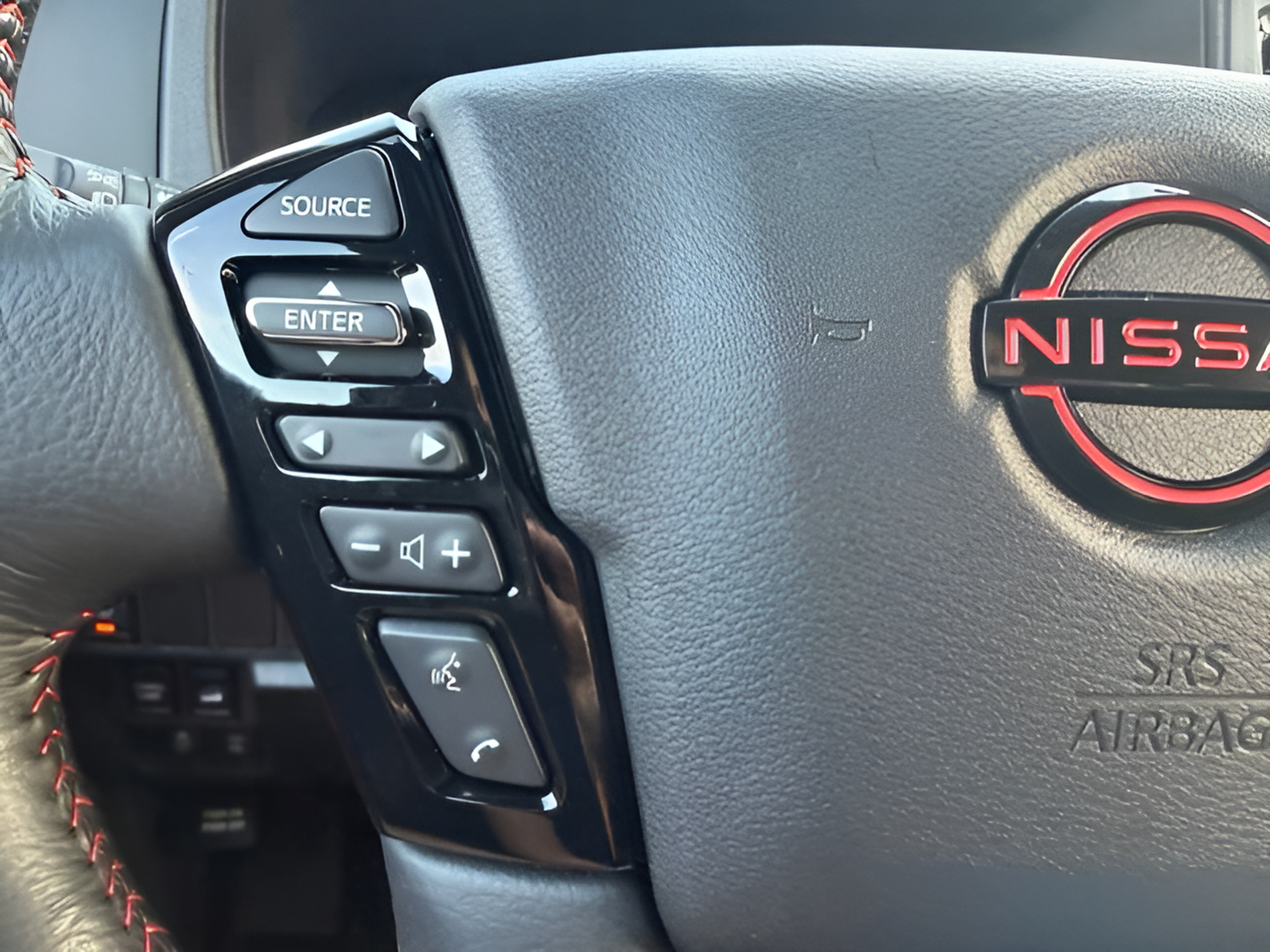 Used 2024 Nissan Frontier PRO-4X w/ Technology Package AWD/4WD image 13
