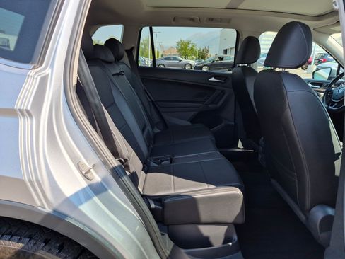 Used 2019 Volkswagen Tiguan SE AWD/4WD image 32