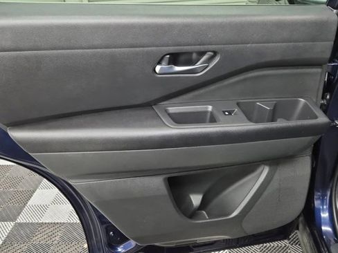 Certified 2022 Nissan Pathfinder SV image 16