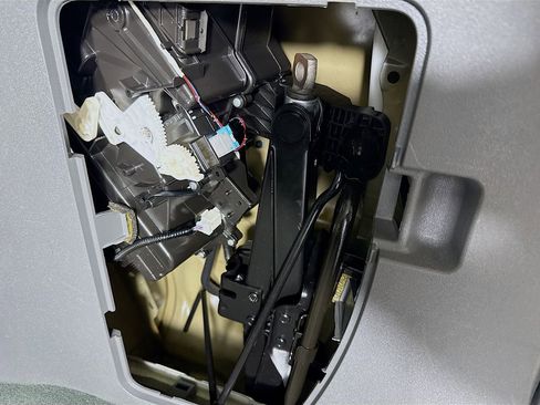 Certified 2017 Toyota Sienna XLE image 35