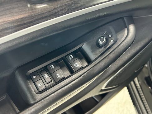 Used 2023 Jeep Grand Cherokee Limited image 48