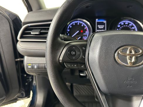 Used 2019 Toyota Camry L image 16