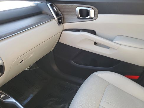 Certified 2023 Kia Sorento EX image 25