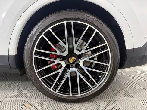 Certified 2024 Porsche Cayenne S image 12