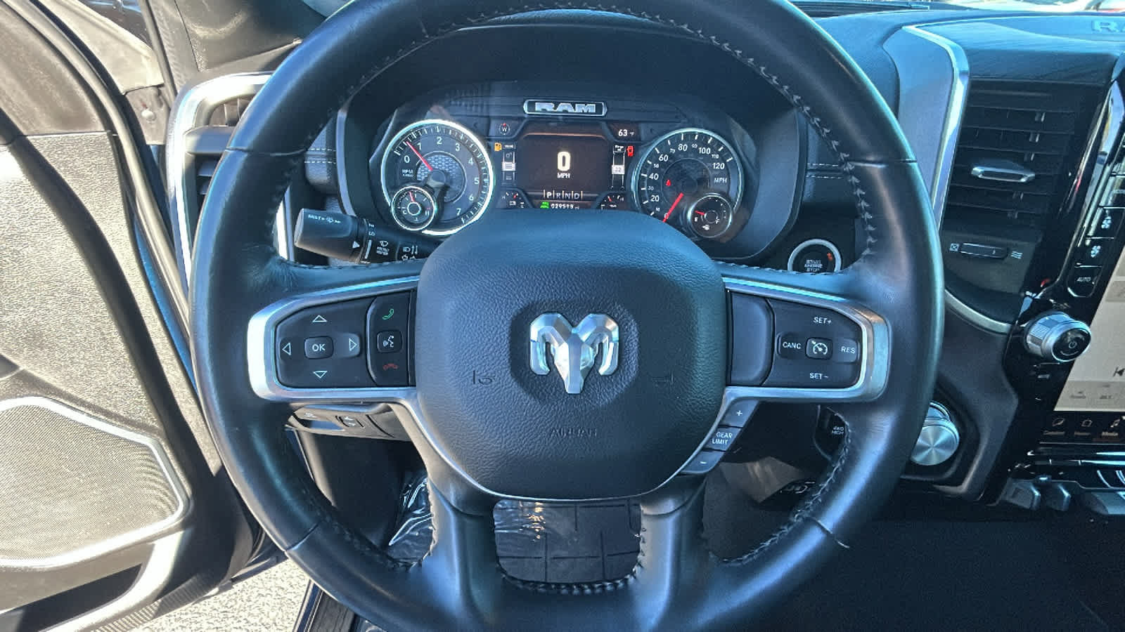 Used 2023 RAM 1500 Laramie AWD/4WD image 18