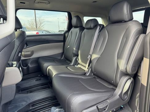 New 2026 Kia Carnival LXS image 11