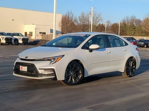 Certified 2025 Toyota Corolla SE w/ SE Premium Package image 2