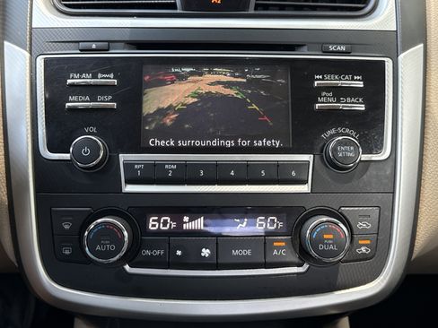 Used 2017 Nissan Altima 2.5 SV FWD image 16
