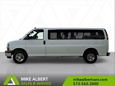 Used 2018 Chevrolet Express 3500 LT w/ LT Preferred Equipment Group image 4