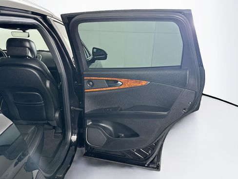 Used 2020 Lincoln Nautilus Reserve w/ Equipment Group 201A FWD image 32