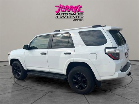 Used 2024 Toyota 4Runner SR5 Premium image 5