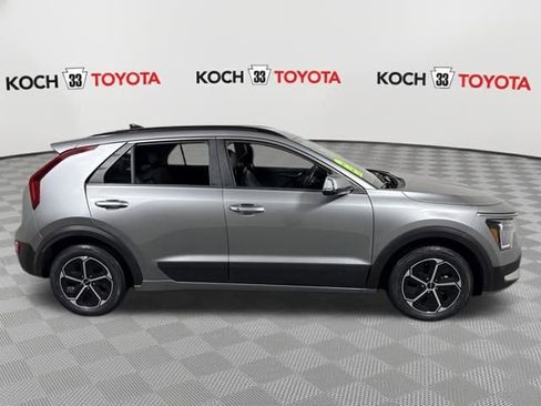 Used 2025 Kia Niro EX w/ EX Cold Weather Package image 12