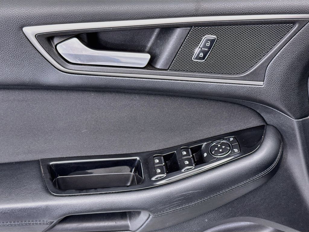 Used 2016 Ford Edge SEL FWD image 21