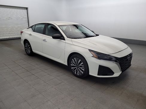 Used 2025 Nissan Altima 2.5 SV FWD image 13