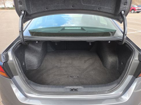 Used 2025 Nissan Altima 2.5 SV image 14