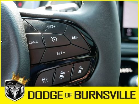 Used 2025 Chrysler Pacifica Limited FWD image 30