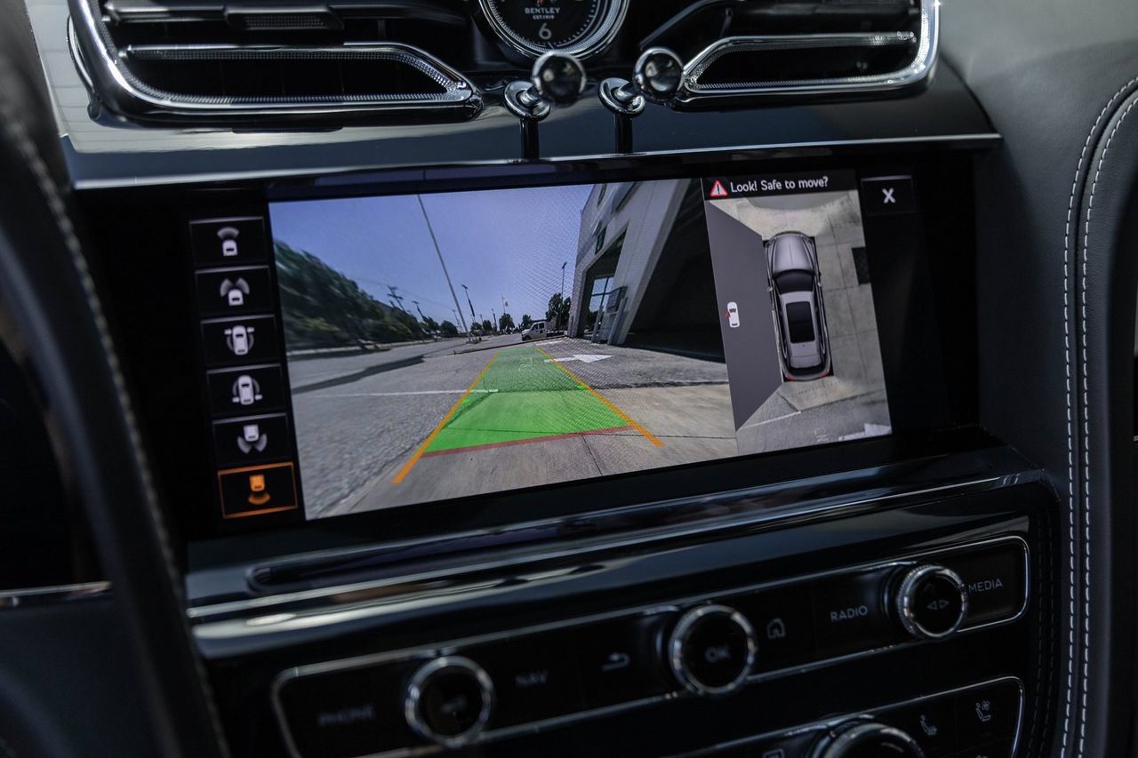 Certified 2023 Bentley Bentayga Extended Wheelbase AWD/4WD image 36