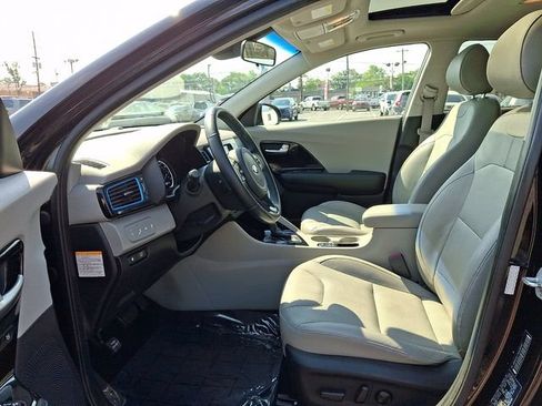 Used 2017 Kia Niro Touring w/ Advanced Technology Package FWD image 13
