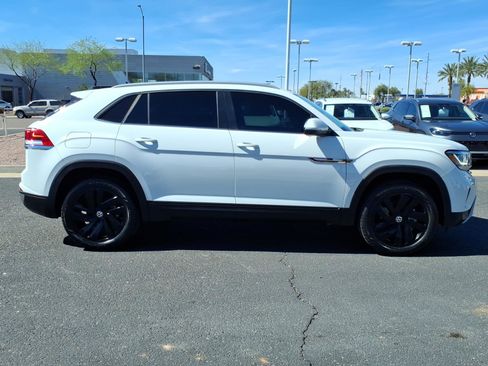 Certified 2022 Volkswagen Atlas Cross Sport SE w/ Black Wheel Package image 8