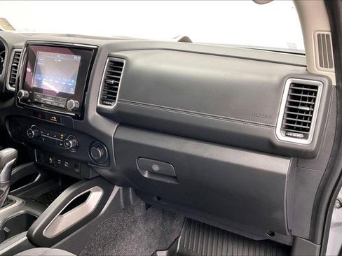 Used 2022 Nissan Frontier SV w/ Technology Package image 15